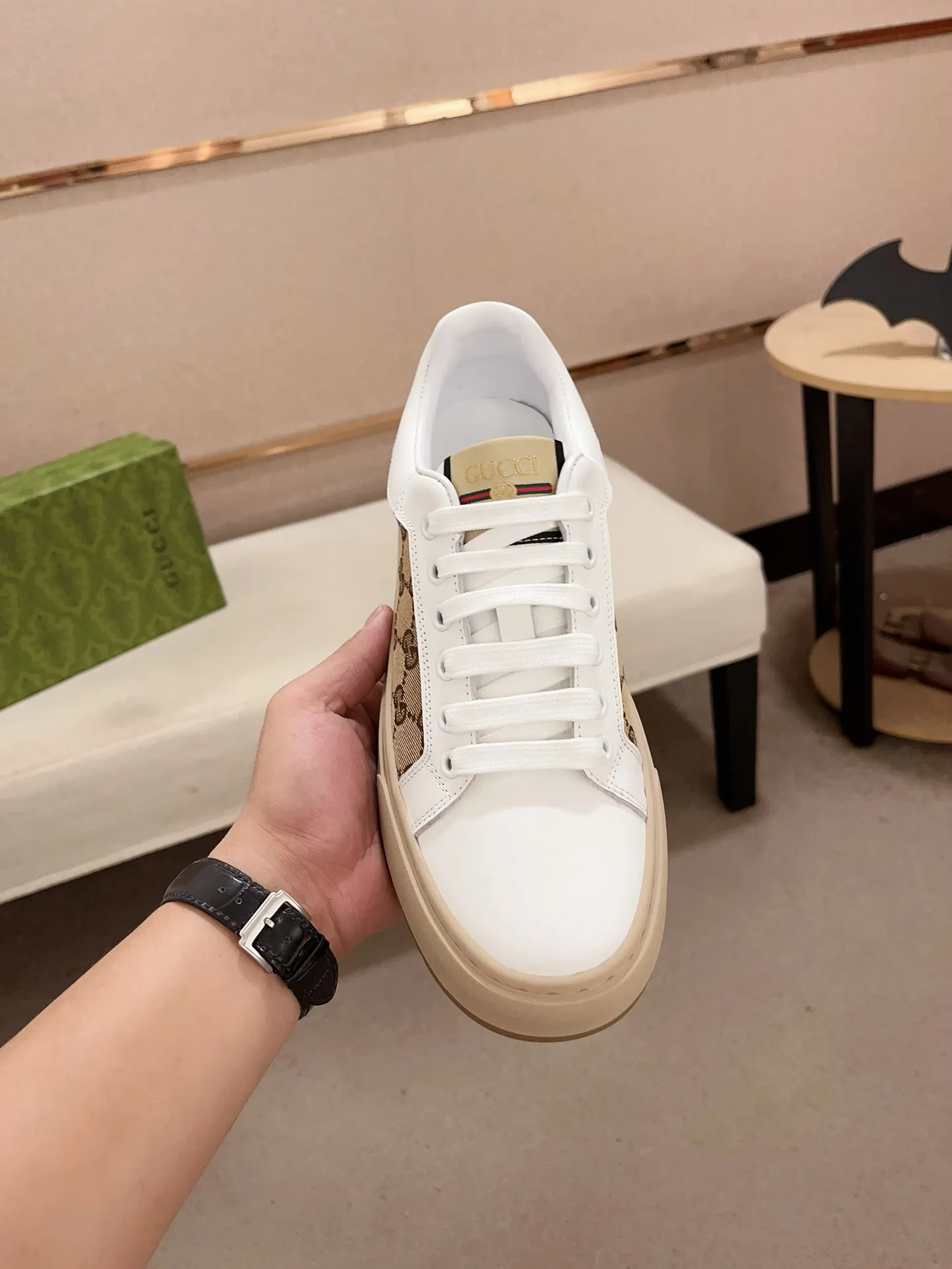 Men's clothing and shoes💰:400💰 (GUCCI) The latest model from the official website 🎁🎁Casual and fashionable men's shoes👟, hot style 💥The version is simple and elegant, exclusive for trendy men. Unique official website latest brand elements 👑Gucci original decoration, fashionable and generous, the fabric is original cowhide ✅sheepskin lining, the official website specifies wear-resistant casual outsole, the classic model is taken in kind at the counter🎬38-44 (45 is not returned or exchanged)